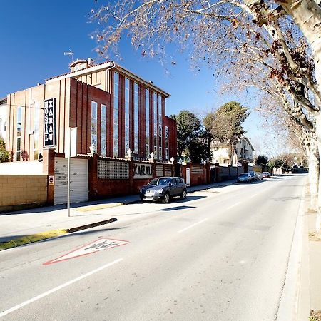 Hostal Xarau Серданьола дел Валес Екстериор снимка