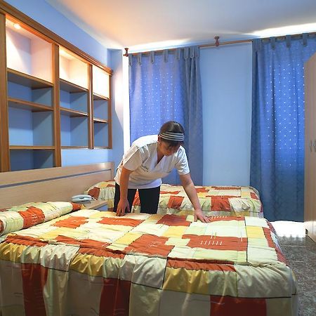 Hostal Xarau Серданьола дел Валес Екстериор снимка
