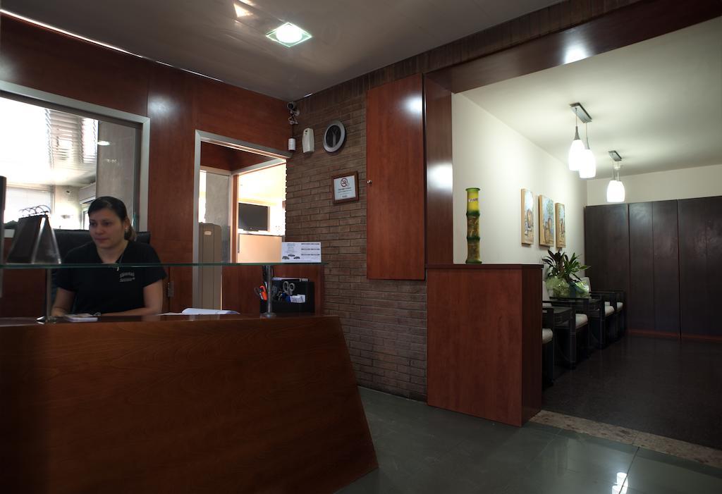 Hostal Xarau Серданьола дел Валес Екстериор снимка