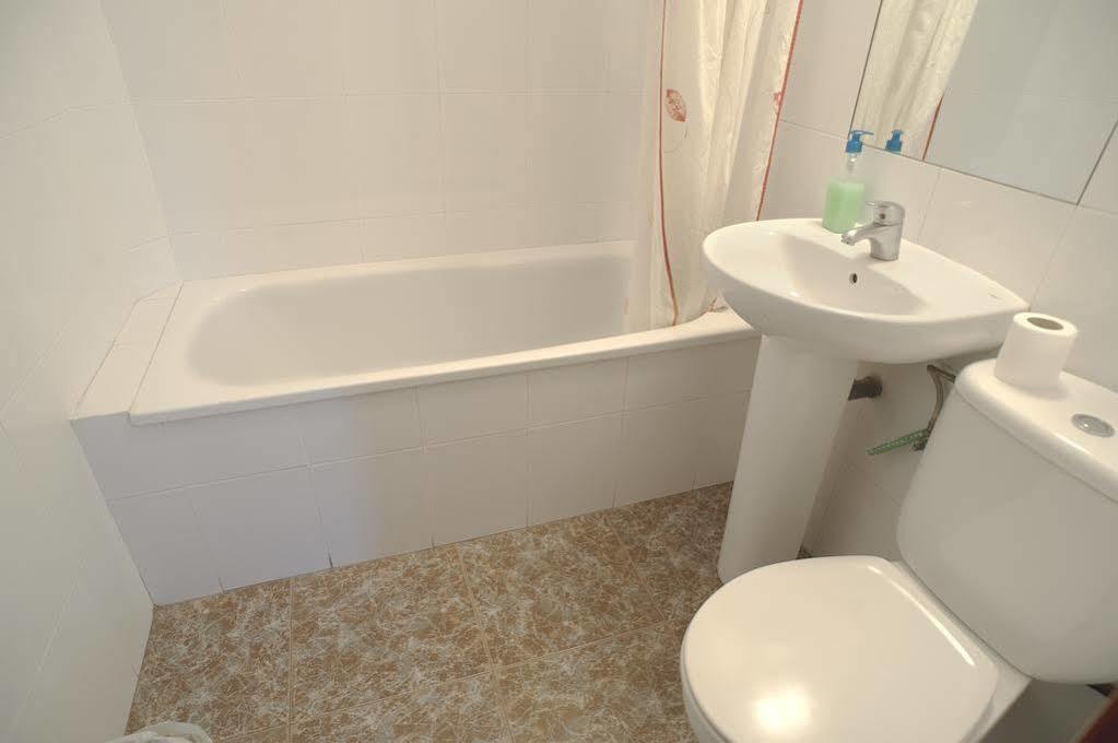Hostal Xarau Серданьола дел Валес Екстериор снимка